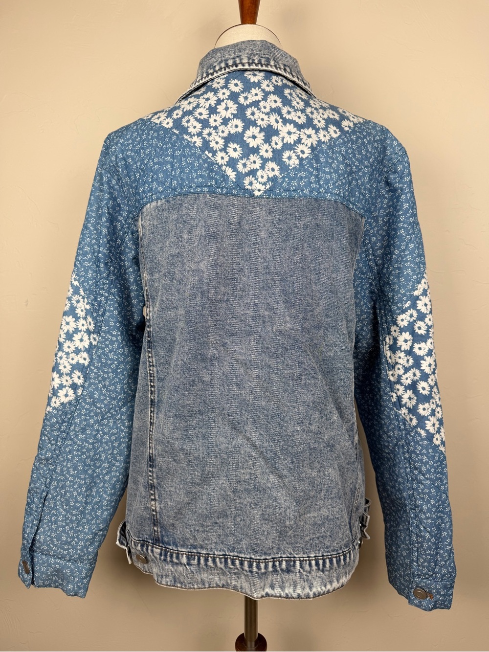 Avec Les Filles Patchwork Blue Denim Jacket with Quilted Sleeves - Picture 14 of 17